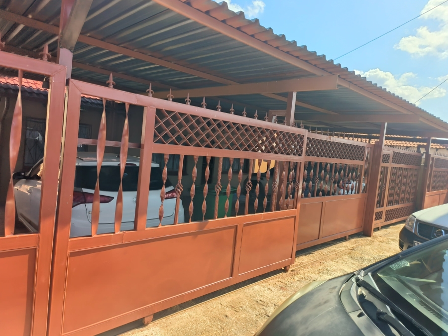 To Let 1 Bedroom Property for Rent in Promosa North West